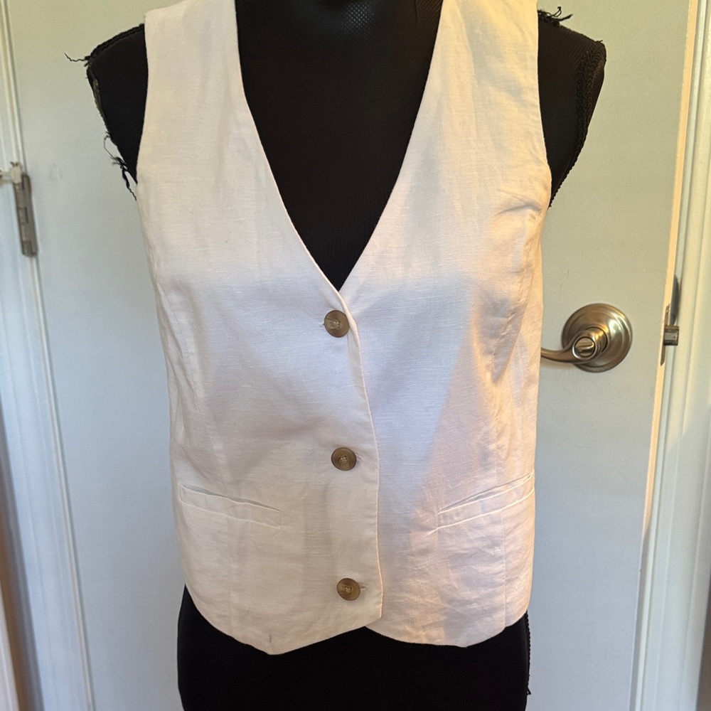 Gap Linen and Cotton White Vest